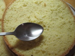 Бисквитный торт с киви и бананом - шаг 13