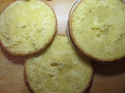 Бисквитный торт с киви и бананом - шаг 14