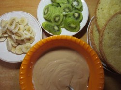 Бисквитный торт с киви и бананом - шаг 20