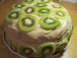 Бисквитный торт с киви и бананом - шаг 25