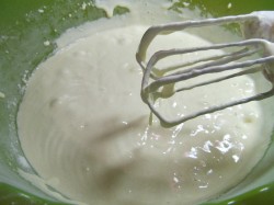 Бисквитный торт с киви и бананом - шаг 5