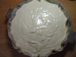 Бисквитный торт с киви и бананом - шаг 8