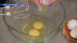 Бисквитный торт с ягодой и заварным кремом - шаг 2