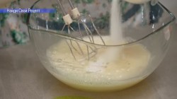 Бисквитный торт с ягодой и заварным кремом - шаг 4