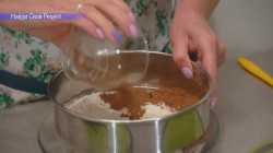 Бисквитный торт с ягодой и заварным кремом - шаг 6