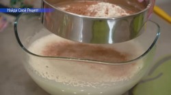 Бисквитный торт с ягодой и заварным кремом - шаг 7