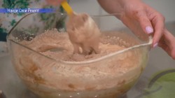 Бисквитный торт с ягодой и заварным кремом - шаг 8