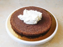 Бисквитный торт со сметанным кремом - шаг 6