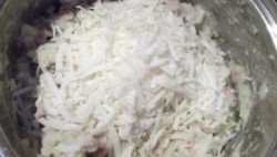 Биточки с ветчиной и сыром - шаг 2 Биточки с ветчиной и сыром - шаг 2