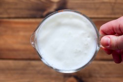 Быстрый пирог с сыром и колбасой в духовке - шаг 2 Быстрый пирог с сыром и колбасой в духовке - шаг 2