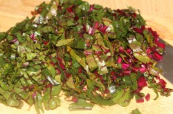 Борщ со свекольной ботвой и чесночными булочками - шаг 11 Борщ со свекольной ботвой и чесночными булочками - шаг 11