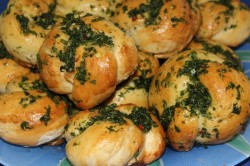 Борщ со свекольной ботвой и чесночными булочками - шаг 17 Борщ со свекольной ботвой и чесночными булочками - шаг 17