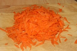 Борщ со свекольной ботвой и чесночными булочками - шаг 3 Борщ со свекольной ботвой и чесночными булочками - шаг 3