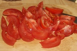 Борщ со свекольной ботвой и чесночными булочками - шаг 4 Борщ со свекольной ботвой и чесночными булочками - шаг 4