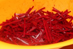 Борщ со свекольной ботвой и чесночными булочками - шаг 5 Борщ со свекольной ботвой и чесночными булочками - шаг 5