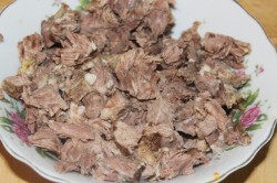 Борщ со свекольной ботвой и чесночными булочками - шаг 8 Борщ со свекольной ботвой и чесночными булочками - шаг 8