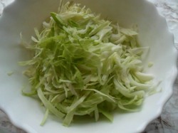 Борщ со свекольной ботвой в мультиварке - шаг 2