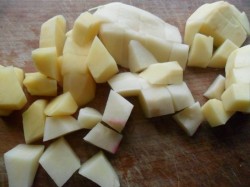 Борщ со свекольной ботвой в мультиварке - шаг 3