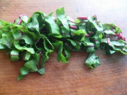 Борщ со свекольной ботвой в мультиварке - шаг 5