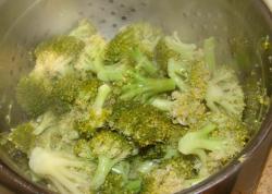 Брокколи жареное на яйцах в кляре - шаг 6