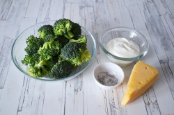 Брокколи запеченная в духовке с сыром - шаг 1 Брокколи запеченная в духовке с сыром - шаг 1