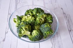 Брокколи запеченная в духовке с сыром - шаг 3 Брокколи запеченная в духовке с сыром - шаг 3