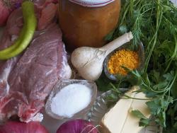 Буглама с соусом ткемали, чесноком и зеленью из баранины - шаг 1