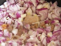 Буглама с соусом ткемали, чесноком и зеленью из баранины - шаг 8