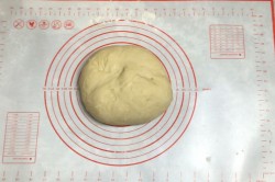 Булочки из дрожжевого теста с начинкой - шаг 9 Булочки из дрожжевого теста с начинкой - шаг 9
