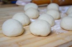 Булочки на свежих дрожжах с кремом внутри - шаг 11 Булочки на свежих дрожжах с кремом внутри - шаг 11