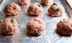 Булочки с фрикадельками из индейки в духовке - шаг 1 Булочки с фрикадельками из индейки в духовке - шаг 1