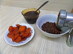 Булочки с курагой из дрожжевого теста - шаг 3 Булочки с курагой из дрожжевого теста - шаг 3