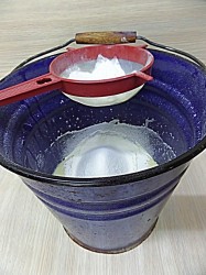 Булочки с курагой из дрожжевого теста - шаг 6 Булочки с курагой из дрожжевого теста - шаг 6