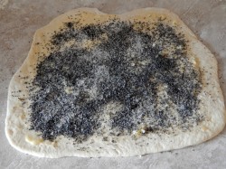 Булочки с маком из дрожжевого теста - шаг 8 Булочки с маком из дрожжевого теста - шаг 8