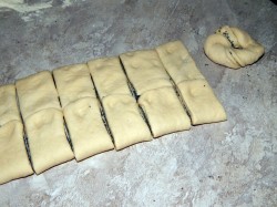 Булочки с маком из дрожжевого теста - шаг 9 Булочки с маком из дрожжевого теста - шаг 9