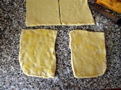 Булочки с орехами из дрожжевого теста - шаг 10 Булочки с орехами из дрожжевого теста - шаг 10