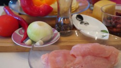 Буррито с куриным филе, фасолью и помидорами - шаг 1