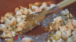 Буррито с куриным филе, фасолью и помидорами - шаг 4