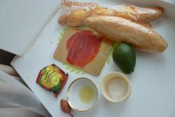 Бутерброд на багете с авокадо и красной рыбой праздничный - шаг 1