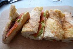 Бутерброд на багете с авокадо и красной рыбой праздничный - шаг 8