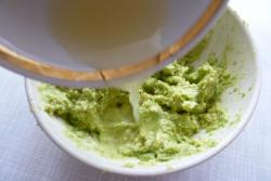 Бутерброд на багете с авокадо и красной рыбой праздничный - шаг 3