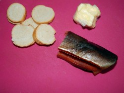 Простые бутерброды с красной рыбой на завтрак - шаг 1 Простые бутерброды с красной рыбой на завтрак - шаг 1