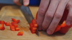 Быстрая мини-пицца из лаваша на сковороде - шаг 2