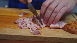 Быстрая мини-пицца из лаваша на сковороде - шаг 3