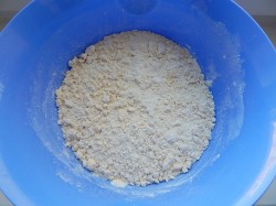 Быстрая выпечка к чаю в духовке - шаг 3 Быстрая выпечка к чаю в духовке - шаг 3