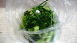 Быстрые маринованные огурцы в пакете - шаг 4 Быстрые маринованные огурцы в пакете - шаг 4