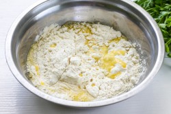 Быстрый пирог с рыбными консервами - шаг 4