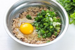 Быстрый пирог с рыбными консервами - шаг 6