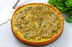 Быстрый пирог с рыбными консервами - шаг 9