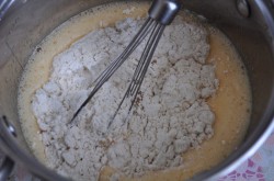 Быстрый пирог манник с вареньем - шаг 2 Быстрый пирог манник с вареньем - шаг 2